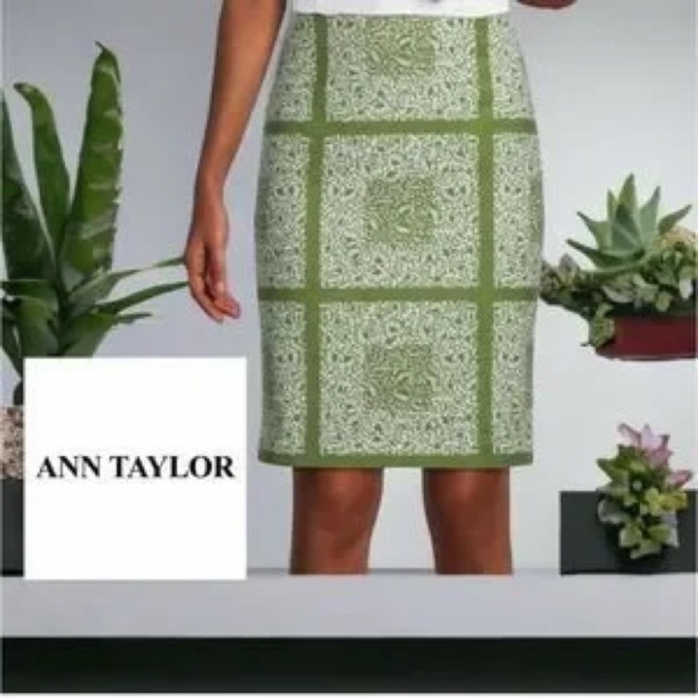 Ann Taylor Loft. Green and White Floral Pencil Skirt.